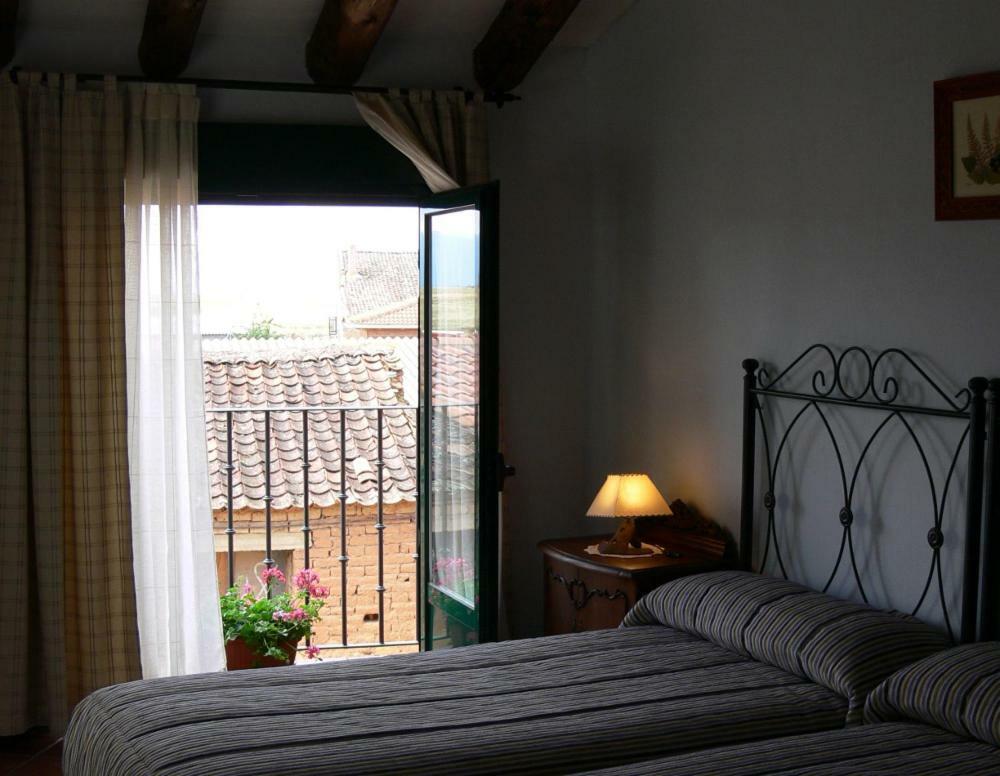 Las Casas De Yaguee, Ayllon Santa Maria de Riaza Luaran gambar